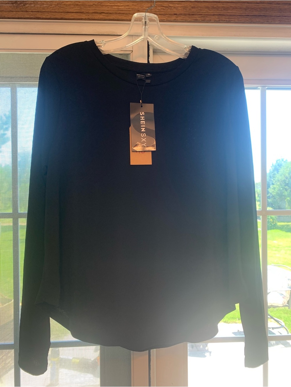 New ladies black blouse! Bin 86.